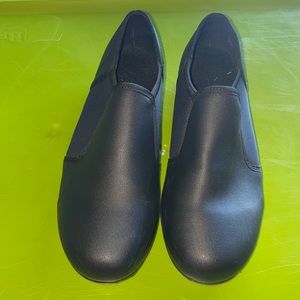 Theatrical tap shoes size 5 in the color black